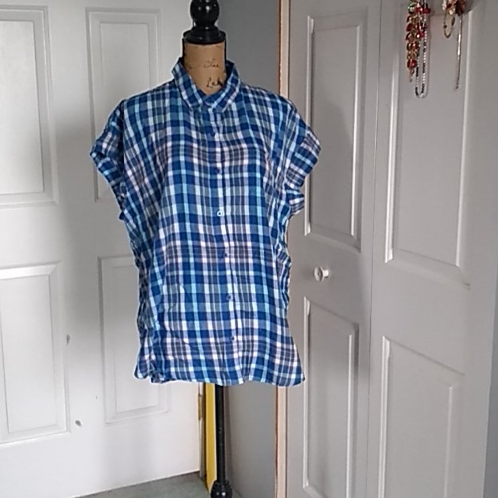 Ladies button up blouse